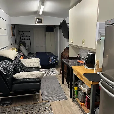 Tiny Home - Benny'S Bar Lake Munmorah Exterior photo